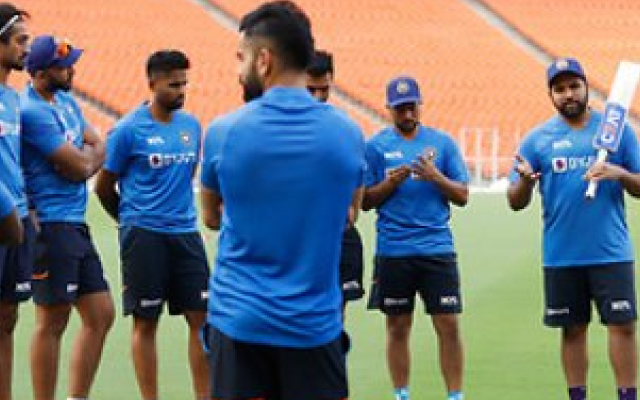  Fans troll Virat Kohli for being jealous of Rohit Sharma after hilarious photo goes viral