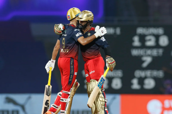  Twitter reactions: Shaky Bangalore hold their nerves to clinch low scoring thriller