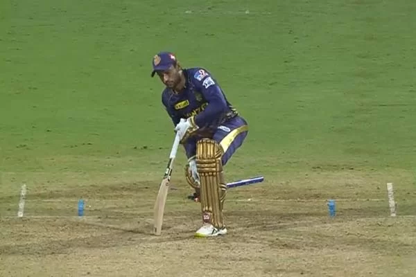  Twitter Reactions: Sheldon Jackson makes a mess of golden opportunity, bamboozled by Hasaranga for a duck