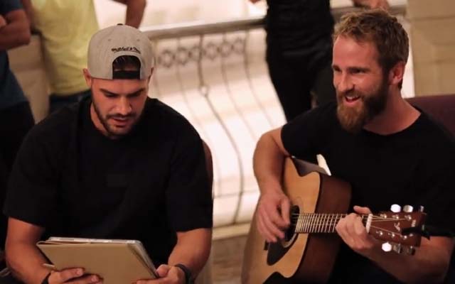  Kane Williamson and Hyderabad players form a boy band, sing song ahead of Bangalore clash