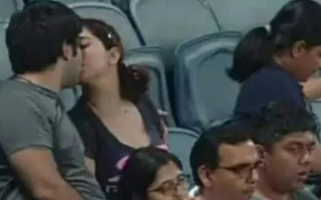  Kiss cam? Fans come up with hilarious memes as couple caught kissing in Delhi vs Gujarat game