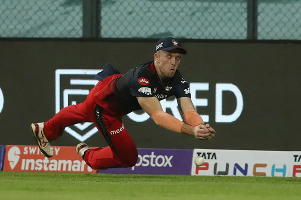  Twitter Reactions: Jos Buttler dropped twice in same over, will Bangalore regret?