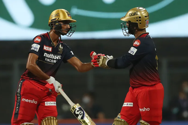  ‘He is a full time Legend’ : Dinesh Karthik rockets Bangalore to victory against Rajasthan