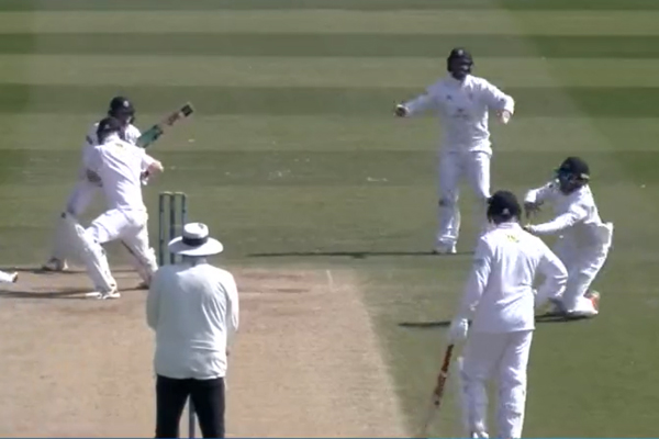  Cricketing Fraternity left in disbelief over an umpiring howler in County Championship
