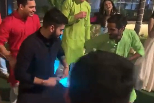  Watch: Virat Kohli grooving to ‘Oo Antava’ from Pushpa in Maxwell’s wedding party