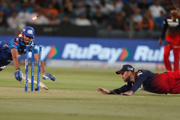  ‘The Flying Aussie’: Twitter reacts to Maxwell’s excellent fielding effort against Mumbai