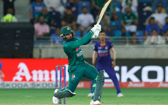  ‘Ab koi nahi rok saktaaa’ – Fans Go Berserk As Pakistan Snatch A Thrilling Win Against India In The Asia Cup 2022