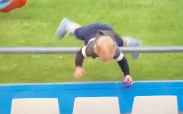  Watch: Kid falls off the stands during the West Indies vs Scotland game in the 20-20 World Cup 2022