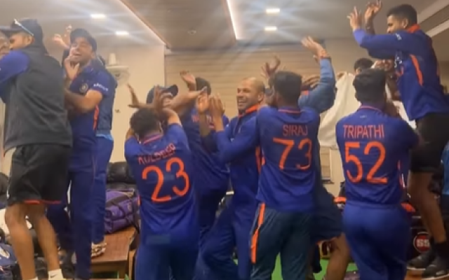 Watch: Shikhar Dhawan-led team India sway to ‘Bolo Ta Ra Ra’ to celebrate their epic series win over South Africa