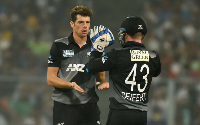  New Zealand’s Mitchell Santner to miss a few games of Tri Series against Bangladesh and Pakistan, replacement announced