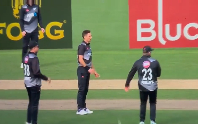  Watch: 4 fielders comes forward, no one takes the catch! New Zealand commit a rookie fielding error against Bangladesh