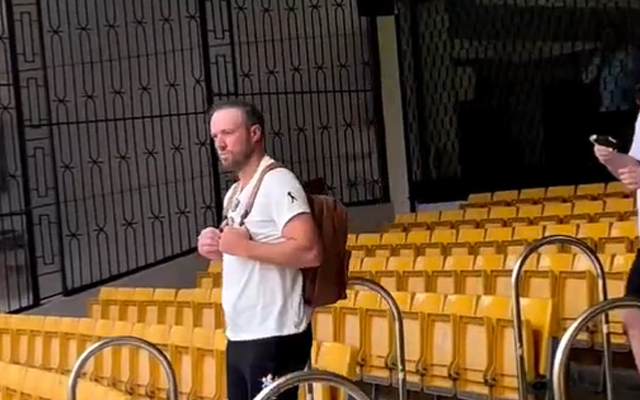  Watch: AB de Villiers makes an emotional return to Chinnaswamy Stadium in Bangalore