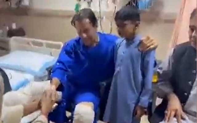  Watch: Fans visit Imran Khan, wishing him for his speedy recovery