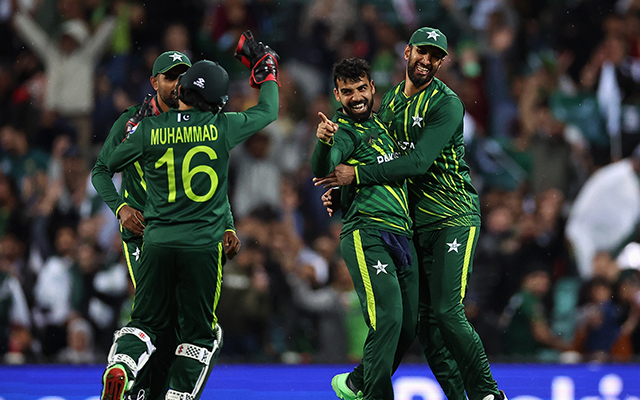  ‘Pakistan beats the unbeaten!!’- Twitter hails Pakistan as they keep their semi-finals hopes alive