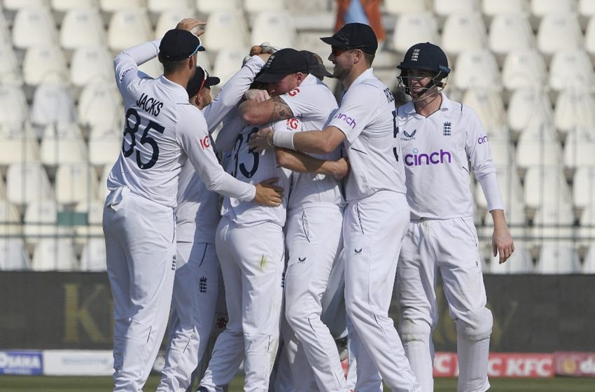  ‘Ye Team Kia kar rahi hai yaar’ – Fans tear apart Pakistan post their humbling loss against England in third Test