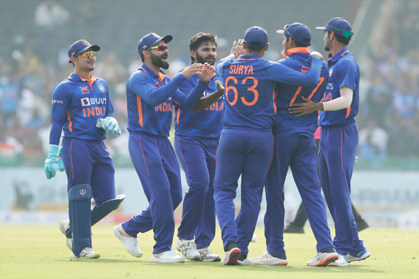  ‘Abhi bhi time hai teesra ODI khel lo’ – Fans ecstatic as India annihilate New Zealand in 2nd ODI to take unassailable 2-0 lead