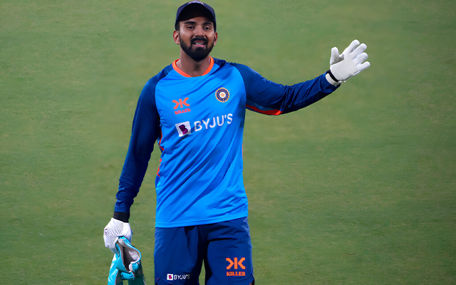  ‘Pehle he over mein chal basta hai’ – Fans ruthlessly troll Indian Team management for including KL Rahul in first ODI against Sri Lanka despite poor form