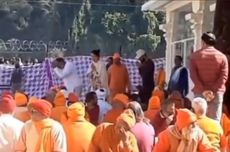 Watch: Virat Kohli, Anushka Sharma organize a Bhandara for saints in Ashram at Rishikesh