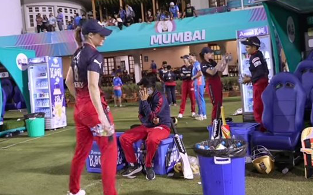  ‘Ab jab match nhi jeet paa rhe to yehi sb krna padega na’ – Bangalore’s Ellyse Perry cleans up dug out after their loss to Mumbai