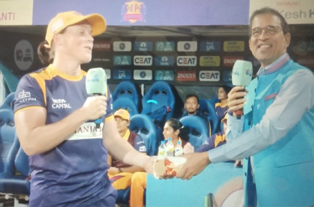 ‘Aurat ka chakkar Babu bhaiya’ – Fans react hilariously after Harsha Bhogle surprised Grace Harris with a burger during Women’s T20 League match