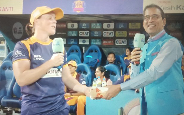  ‘Aurat ka chakkar Babu bhaiya’ – Fans react hilariously after Harsha Bhogle surprised Grace Harris with a burger during Women’s T20 League match