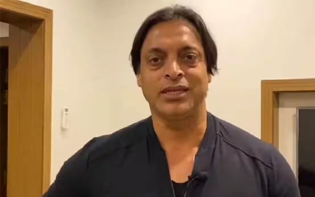  Shoaib Akhtar takes dig at Pakistan skipper while praising another young batter for his speaking skills