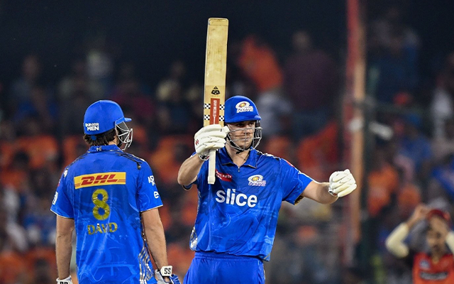  ‘Ab bolo 17 crore waste’ – Fans go berserk after Cameron Green plays match-winning knock for MI against SRH