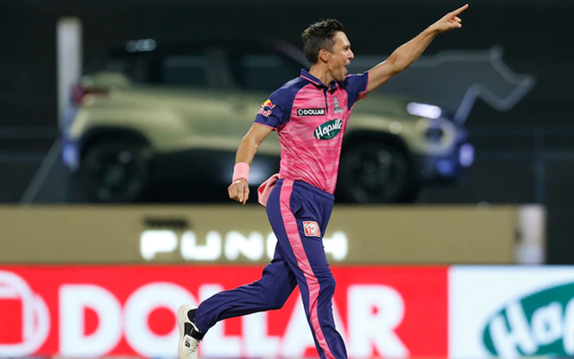  ‘Doosri team ka impact player tha Prithvi Shaw’ – Fans react to a blistering opening over by Trent Boult in the IPL