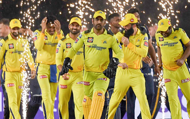  ‘Humein toh site se bhi booking nahi milti’ – Fans react as CSK visit Chennai’s TTD Temple with IPL trophy following title glory