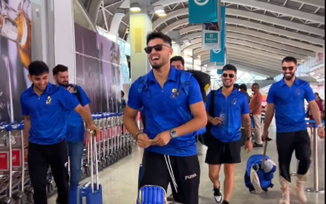  WATCH: MI youngster Nehal Wadhera walks in Mumbai airport wearing batting pads