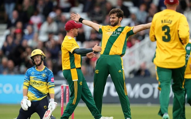  ‘Bande me hain dum’ – Fans react as Shaheen Shah Afridi takes four wickets in an over against Warwickshire in Vitality T20 Blast