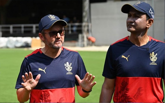  ‘Kitna bhi change kar lo kuch nahi hoga’ – Fans react to reports of RCB parting ways with coaches Mike Hesson, Sanjay Bangar