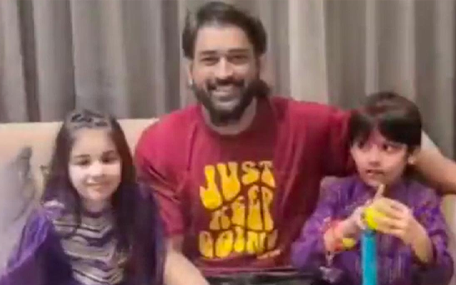  WATCH: MS Dhoni engages in fun filled interaction with his fans