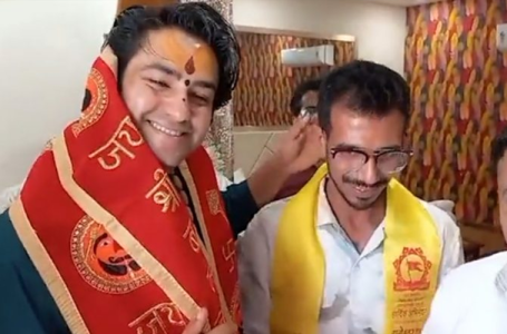 Yuzvendra Chahal takes Bageshwar Dham Sarkar’s blessings after Asia Cup 2023 snub