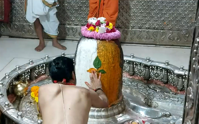  WATCH: Priests offer special prayers at Mahakaleshwar temple in Ujjain for India’s success against arch-rivals Pakistan in 2023 ODI World Cup 
