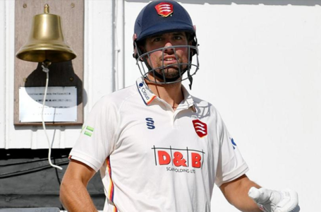 Alastair Cook calls time on his cricket career after English county season ends