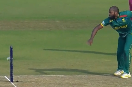 WATCH: Andile Phelukwayo misses easy run-out chance to leave his teammates stunned