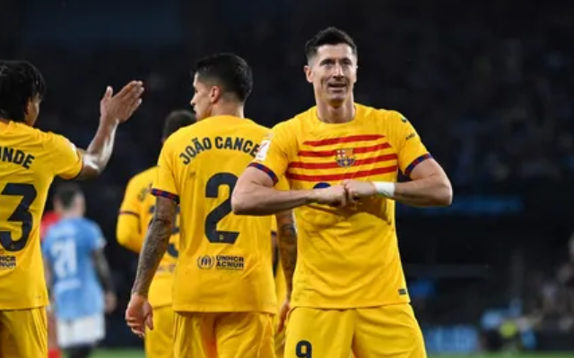  Robert Lewandowski converts extra-time penalty to give Barcelona win against Celta
